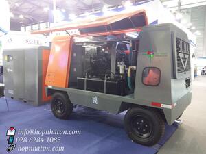 <p>Bạn đang lo lắng vì cần tìm sản phẩm dòng máy nén khí công nghiệp để trang bị cho doanh nghiệp của bạn? Bạn hiện không biết sản phẩm máy nén khí công nghiệp nào chất lượng và phổ biến nhất, được lựa chọn nhiều nhất.</p>
