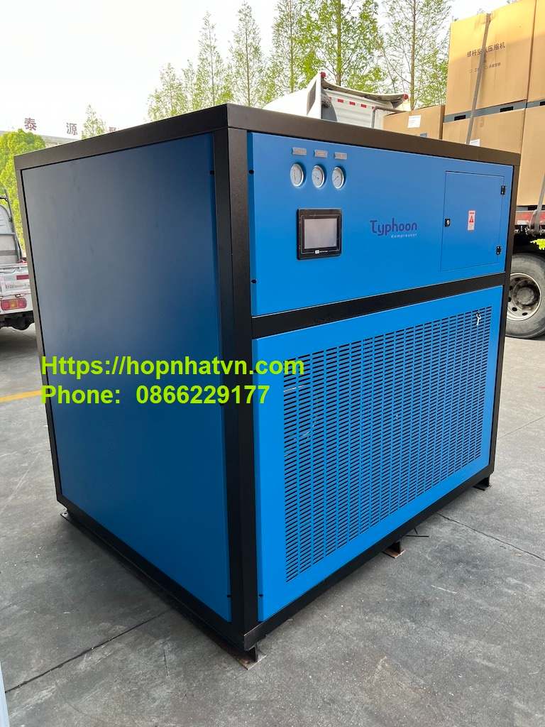 <p><b id="docs-internal-guid-cc5638e1-7fff-5e2b-3eb6-08df34930fe9">Trong thế giới công nghiệp hiện đại, máy nén khí trục vít có dầu đóng một vai trò quan trọng trong việc cung cấp khí nén cho đa dạng ứng dụng. Vậy bạn đã bao giờ tò mò về cách mà máy nén hoạt động một cách hiệu quả để tạo ra nguồn khí nén đáng tin cậy? </b></p>